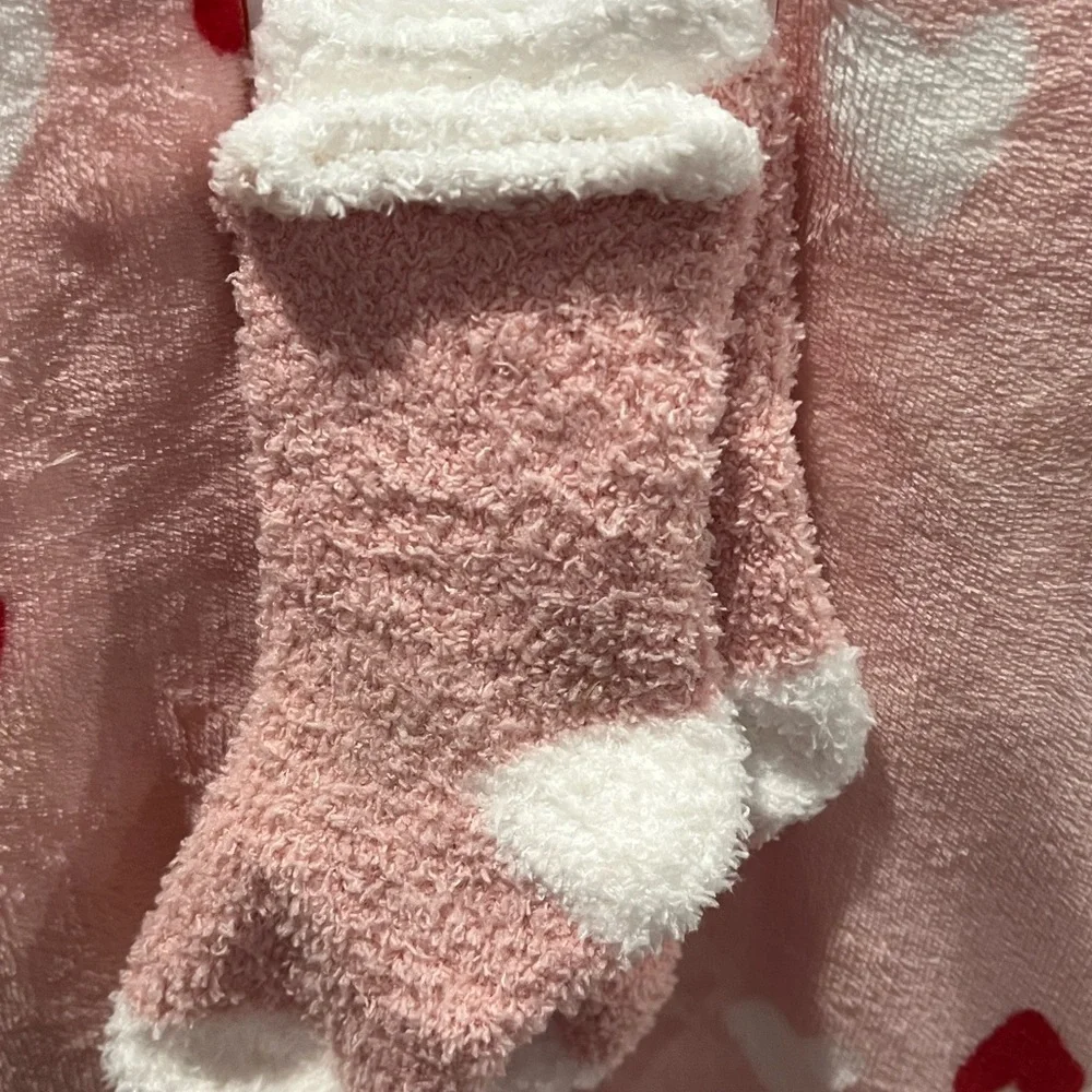 Jessica Simpson Pink and Red Heart Blanket & Socks Set